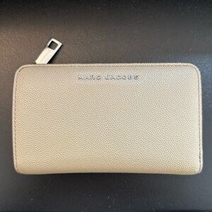 Marc Jacobs Beige/Cream Caviar Snapshot Slim Bifold Wallet